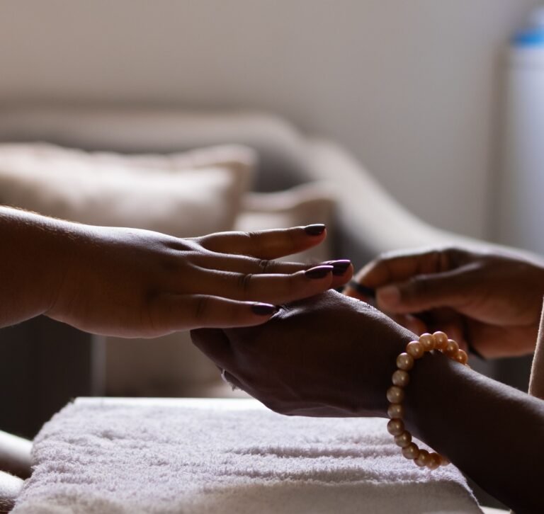 Dor nas mãos: quando a dor persistente indica um problema ortopédico