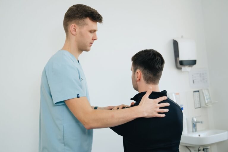 Fisioterapia para dores no ombro: como o tratamento auxilia na recuperação